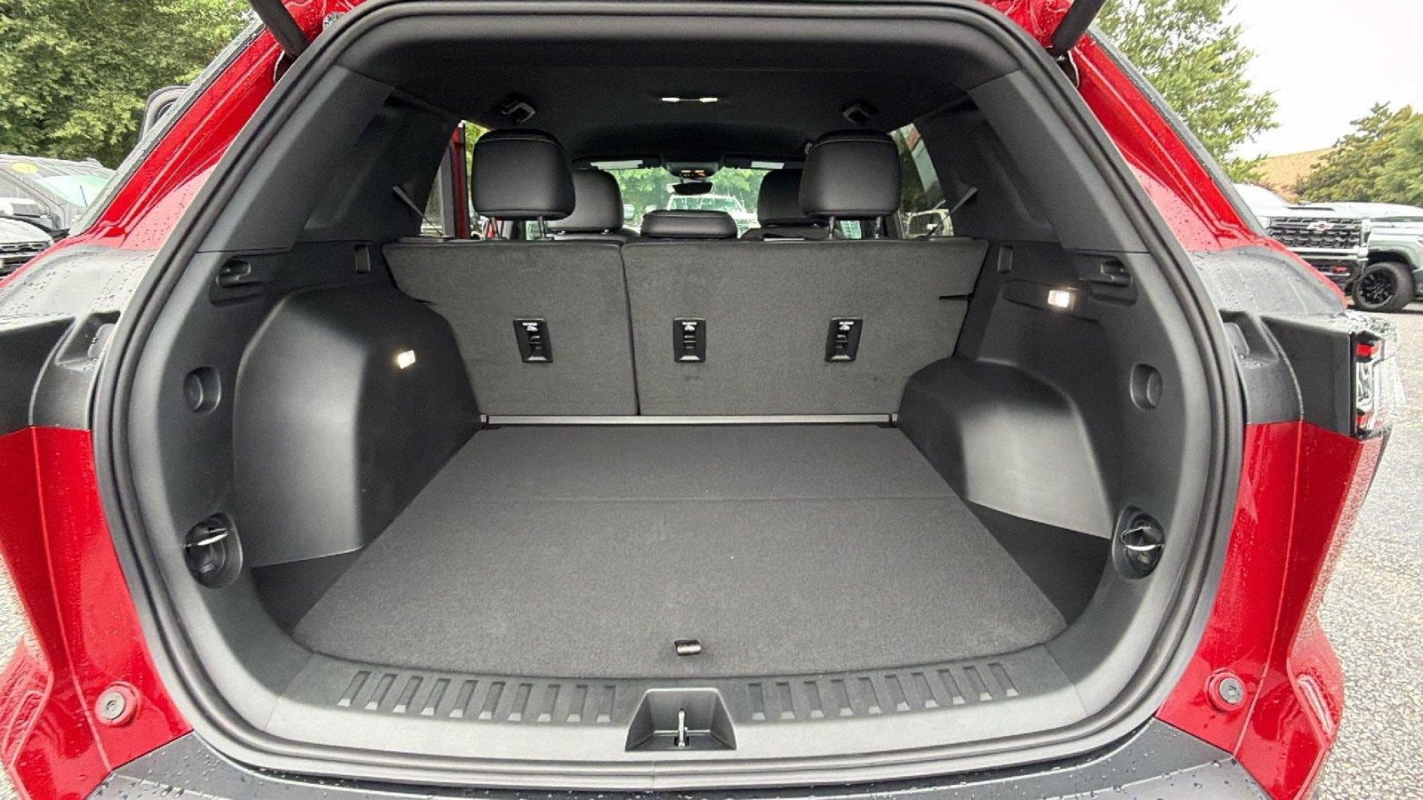 New 2027 Chevrolet Equinox LT w/ Convenience Package II FWD image 13