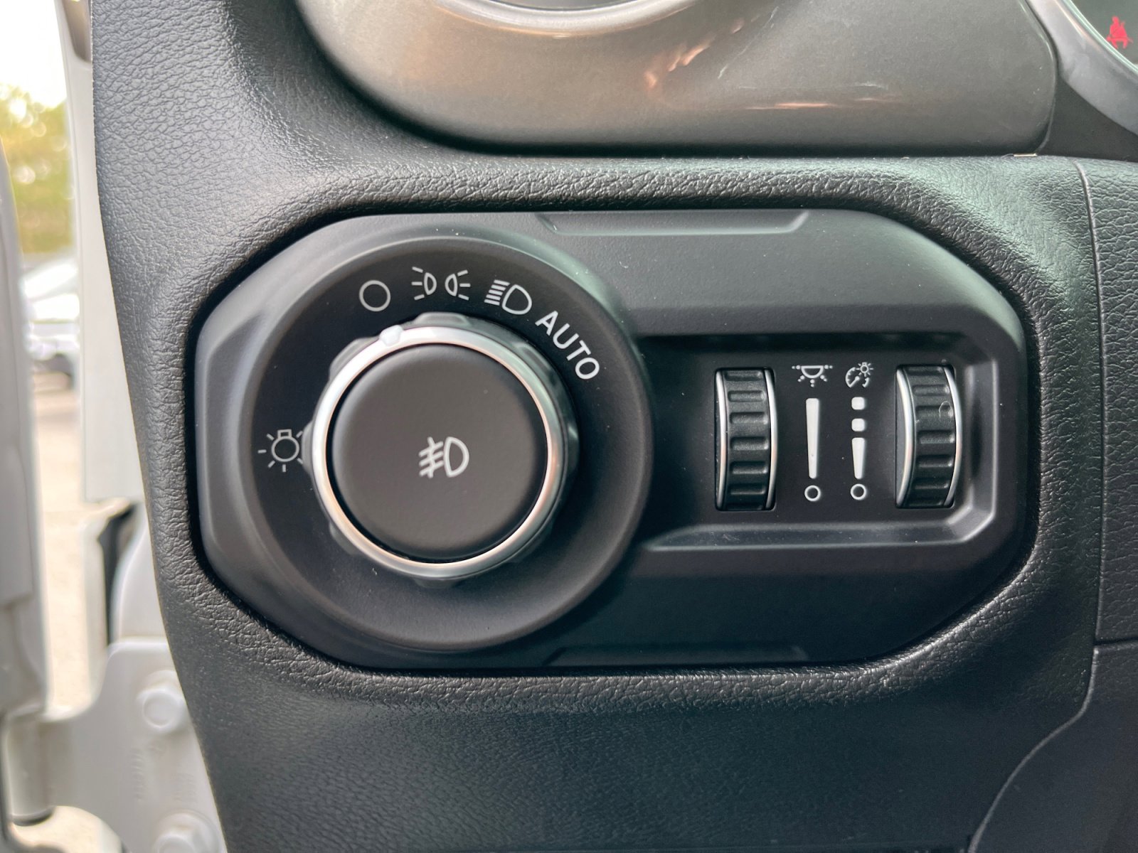 Used 2018 Jeep Wrangler Unlimited Sahara image 31