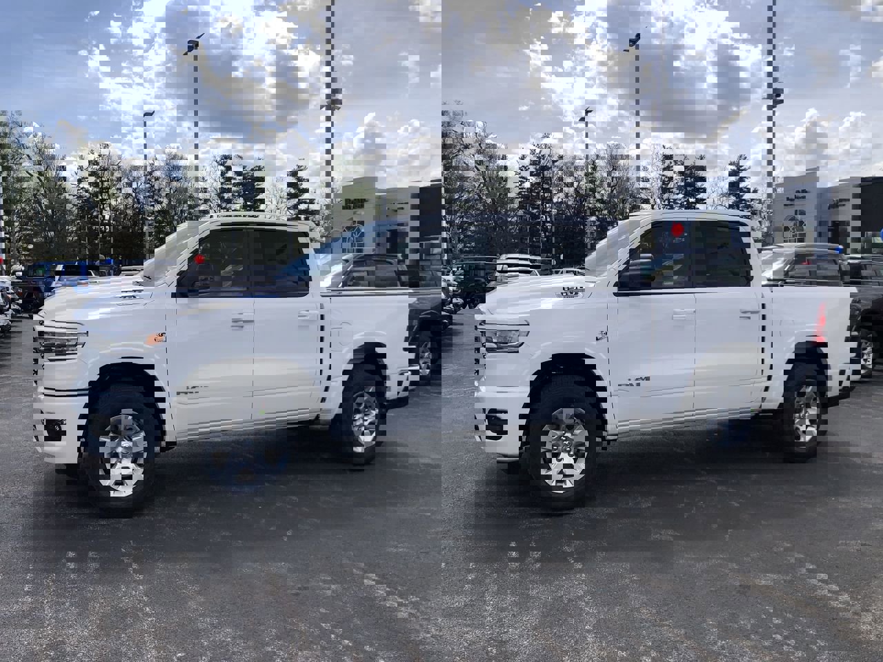 New 2026 RAM 1500 4x4 Crew Cab image 3