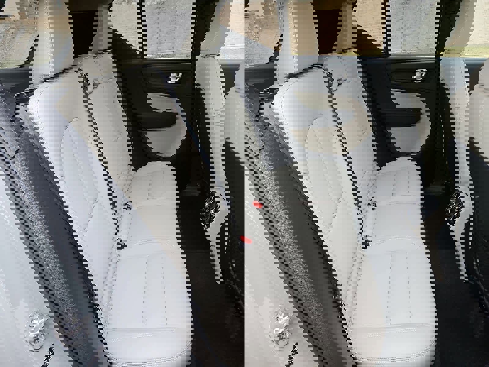 Used 2024 Volvo XC40 B5 Ultimate w/ Protection Package Premier image 21