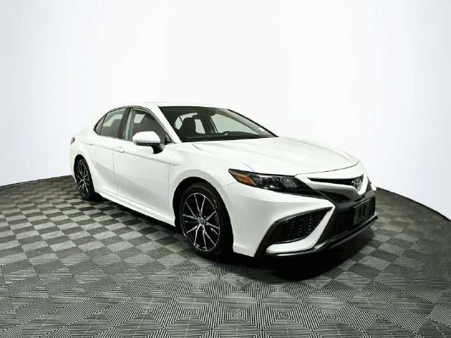 Used 2023 Toyota Camry SE FWD image 1