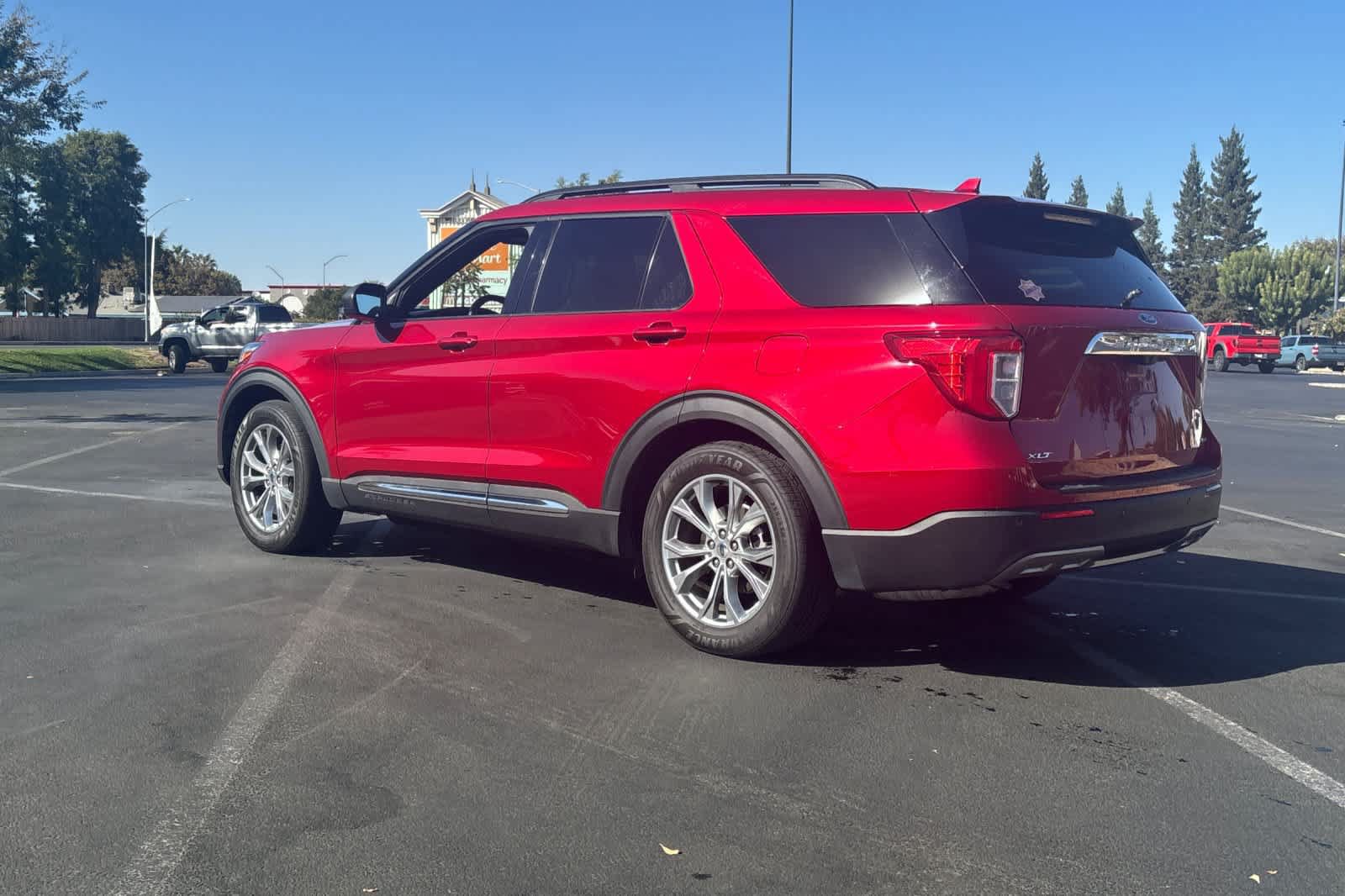 Used 2020 Ford Explorer XLT w/ Equipment Group 202A RWD image 7