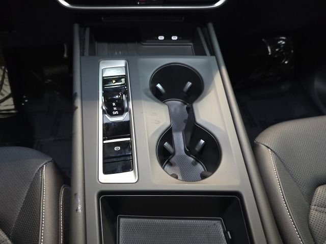 Used 2025 Volkswagen Atlas SE image 22