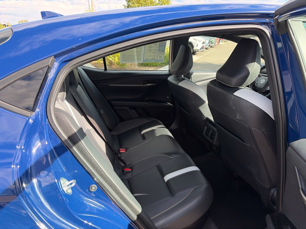 Used 2025 Toyota Camry SE FWD image 15