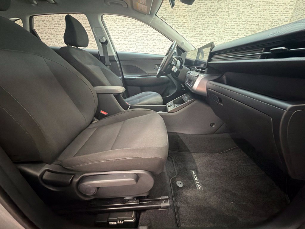 Certified 2024 Hyundai Kona SEL w/ Convenience Package FWD image 12