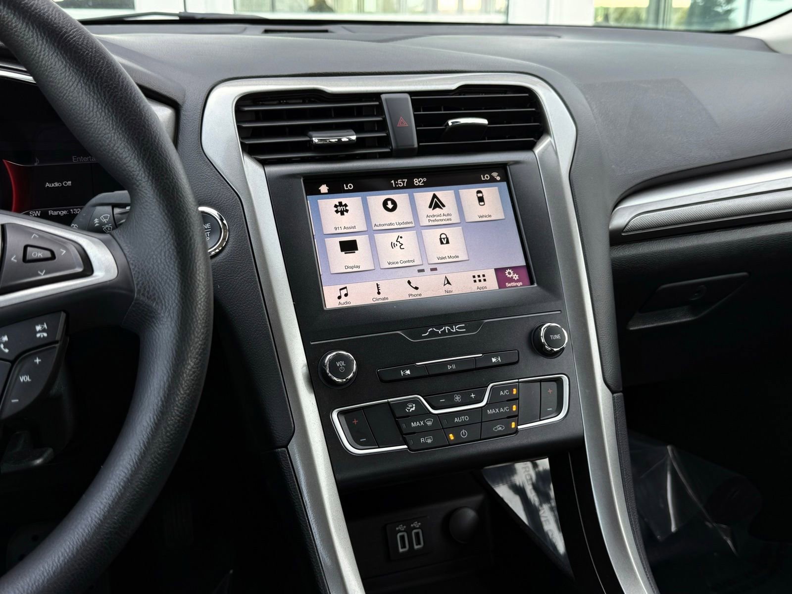 Used 2019 Ford Fusion SE FWD image 34