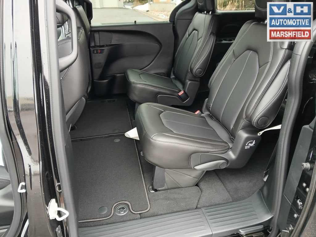 New 2026 Chrysler Voyager LX FWD image 27