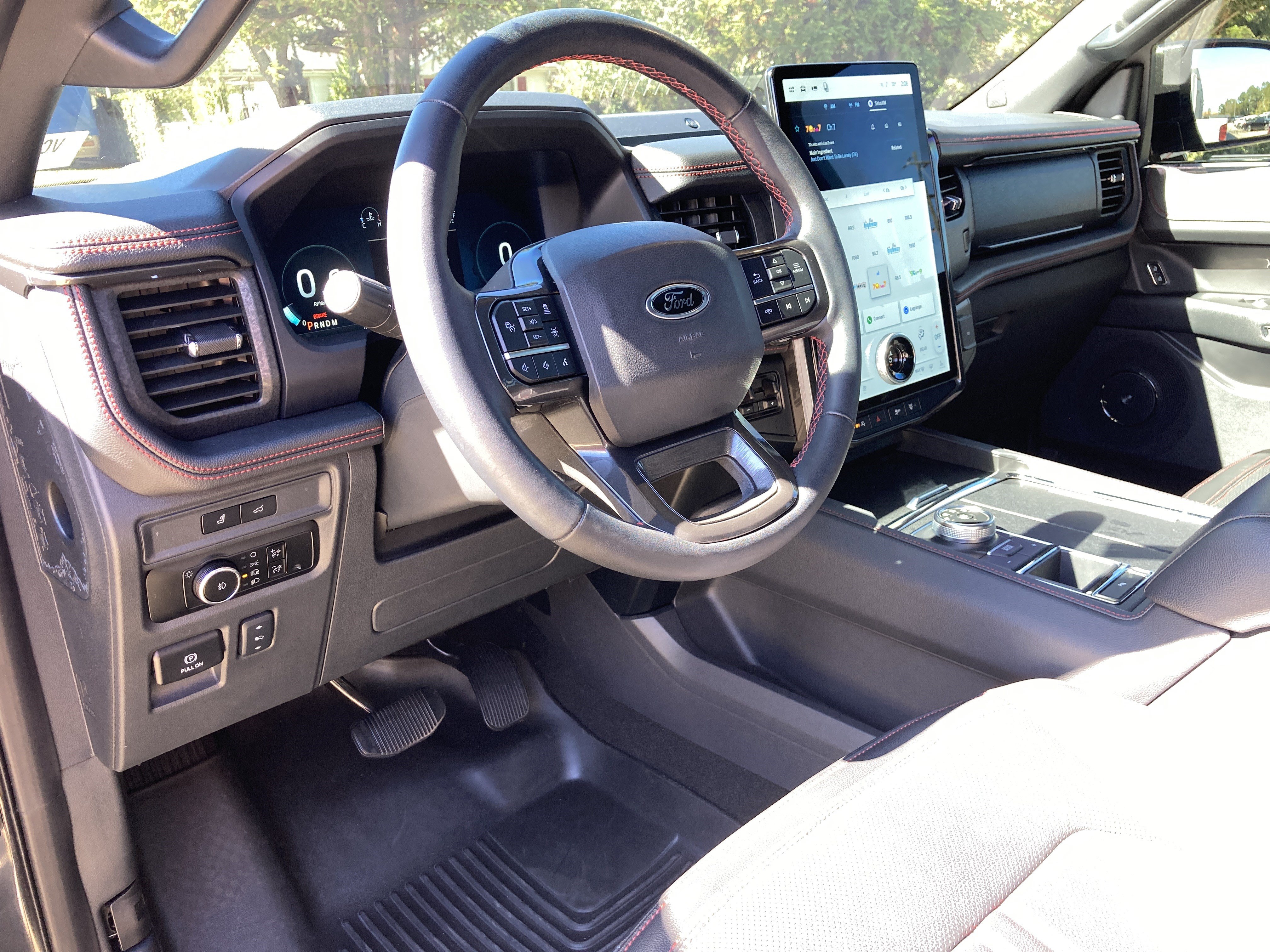 Used 2024 Ford Expedition Limited RWD image 11
