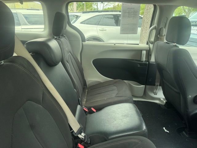 Used 2018 Chrysler Pacifica Touring Plus w/ Tire & Wheel Group image 7