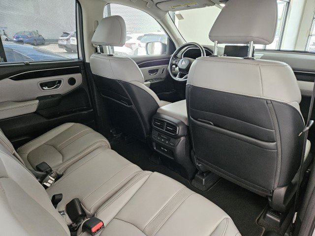 Used 2023 Honda Pilot Touring image 14