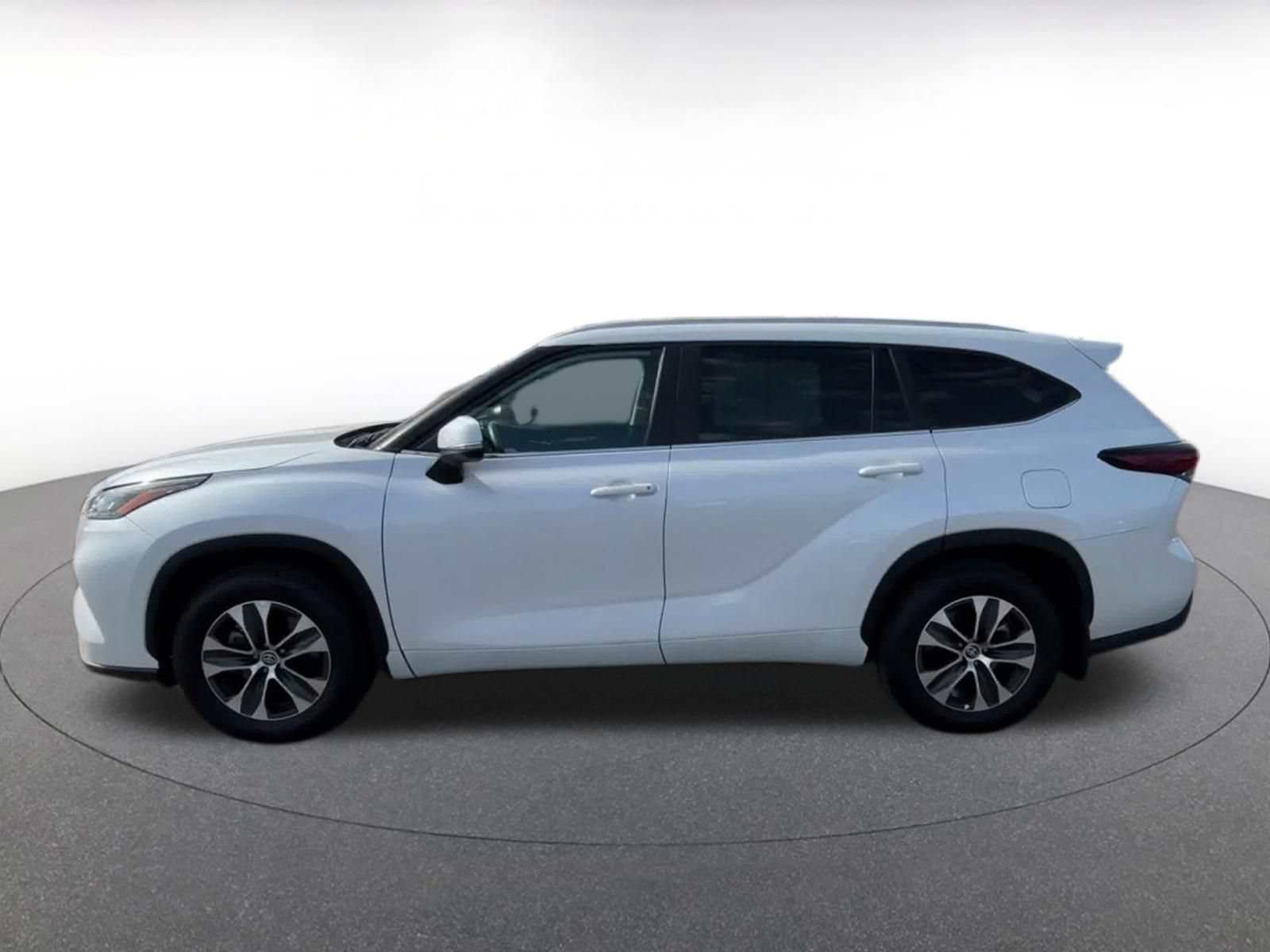 Used 2026 Toyota Highlander XLE AWD/4WD image 8