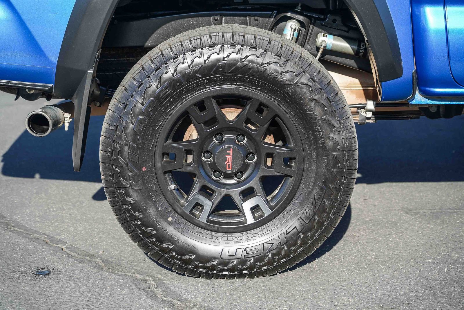 Used 2018 Toyota Tacoma TRD Off-Road w/ TRD Premium Off Road Package AWD/4WD image 13