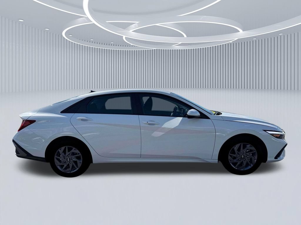 New 2026 Hyundai Elantra Hybrid FWD image 9