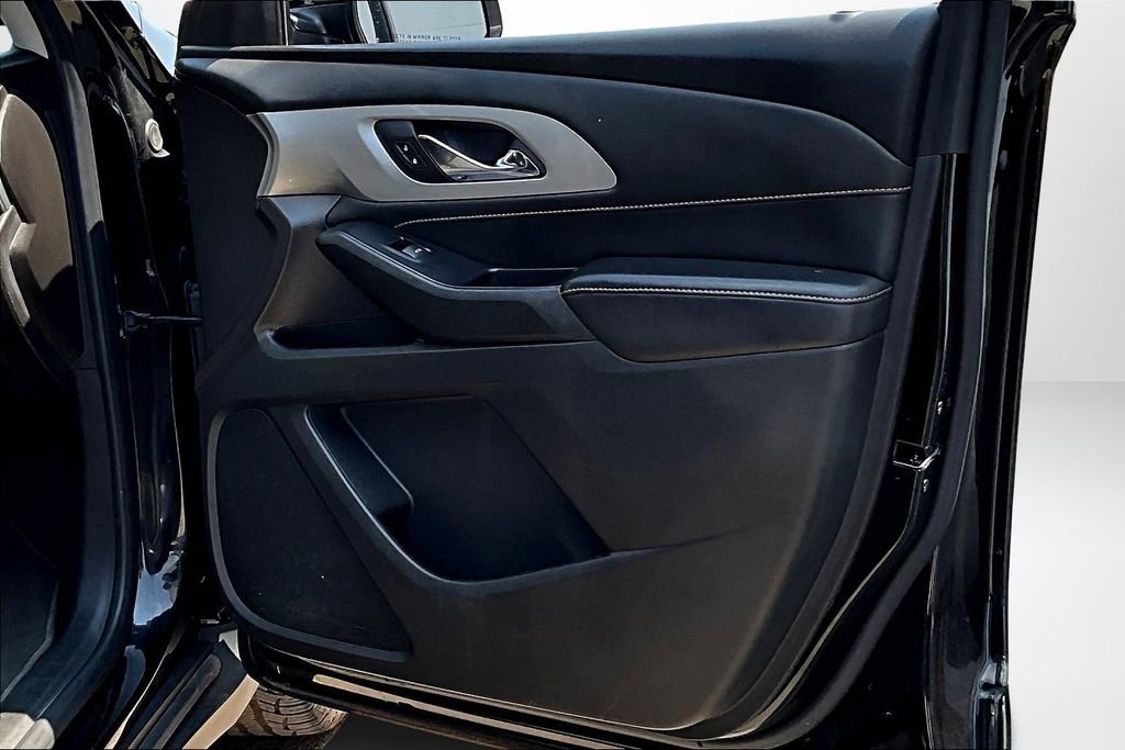 Used 2021 Chevrolet Traverse LT image 27