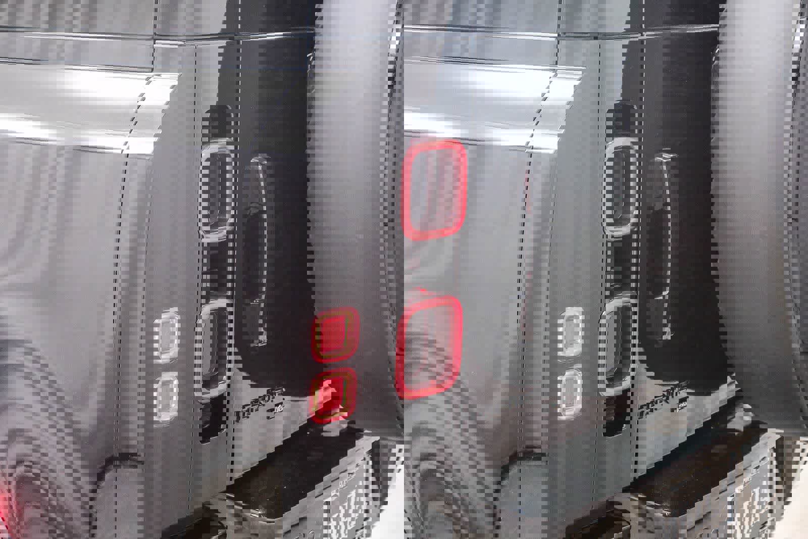 Used 2022 Land Rover Defender 110 SE image 14