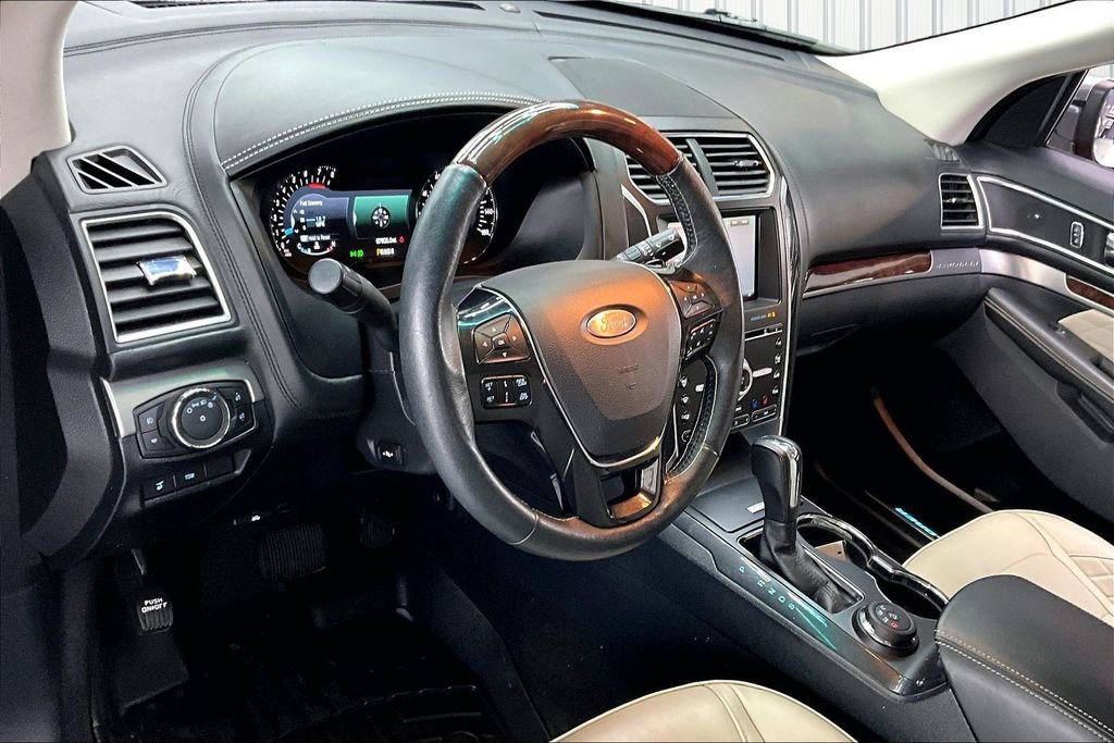 Used 2016 Ford Explorer Platinum image 17