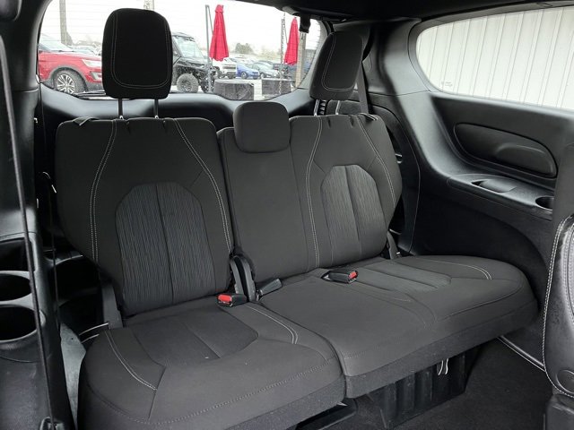 Used 2022 Chrysler Pacifica Touring image 35