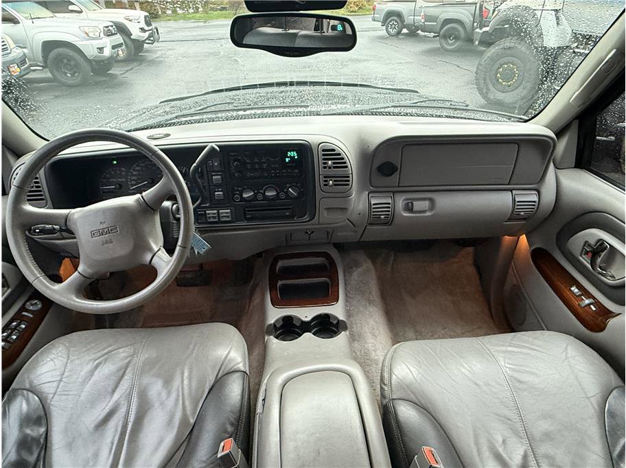 Used 1999 GMC Yukon Denali image 26