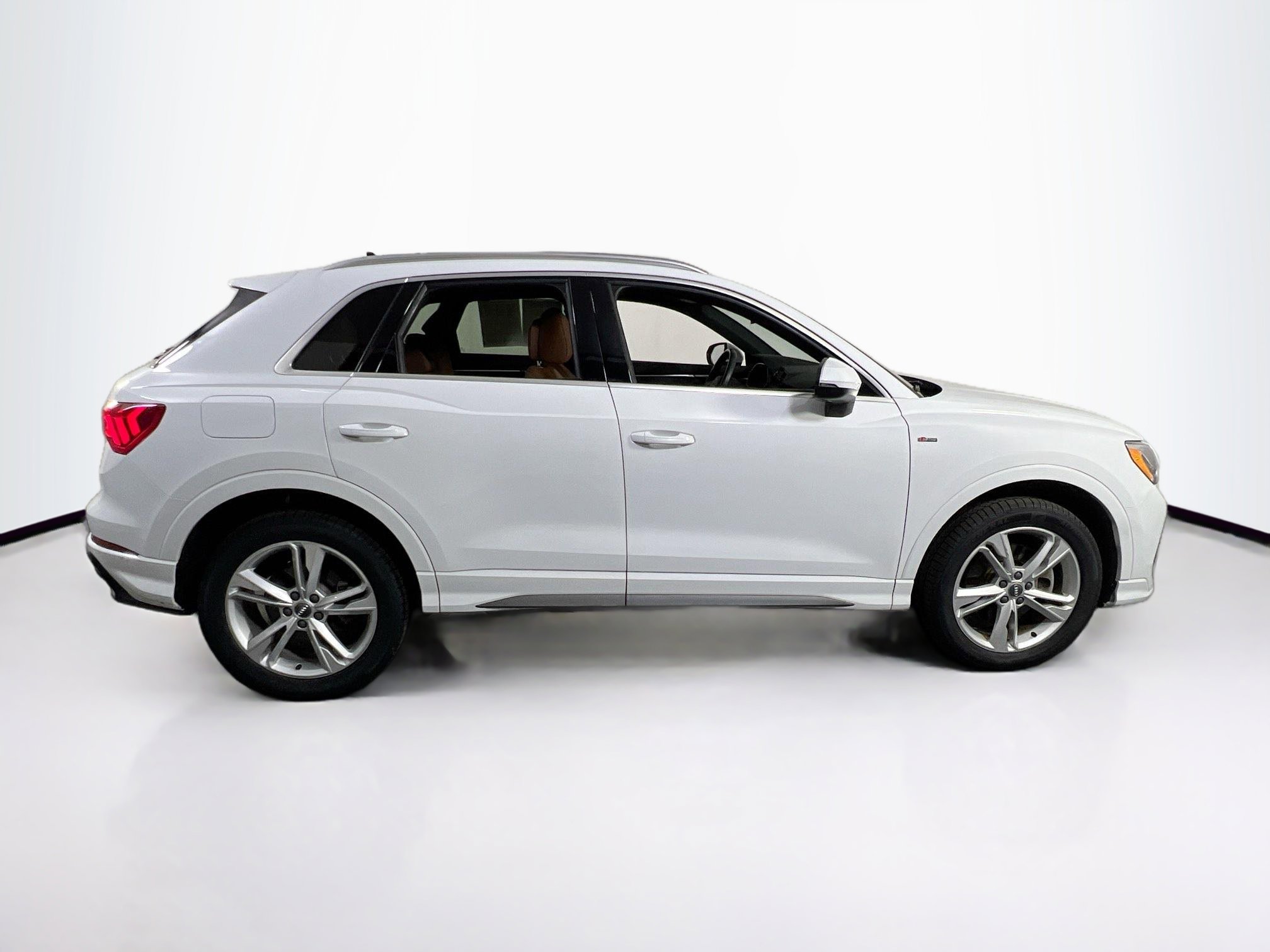 Used 2020 Audi Q3 2.0T Premium w/ Convenience Package AWD/4WD image 4