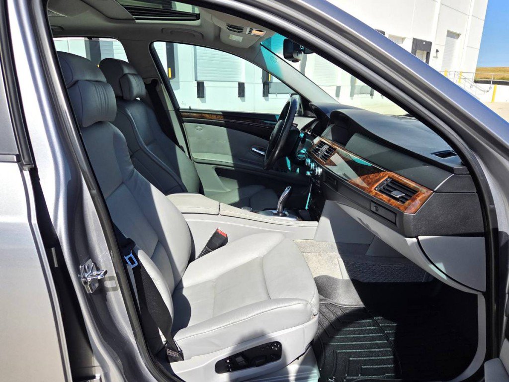 Used 2008 BMW 550i Sedan RWD image 16