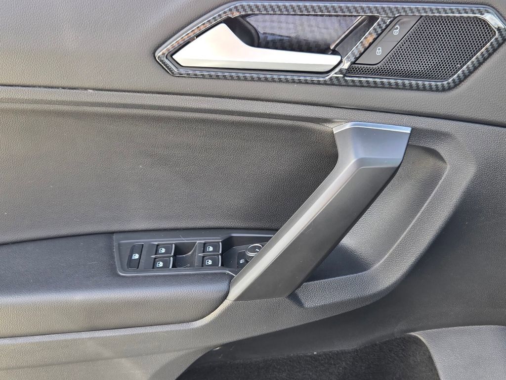 Certified 2021 Volkswagen Tiguan SE FWD image 28