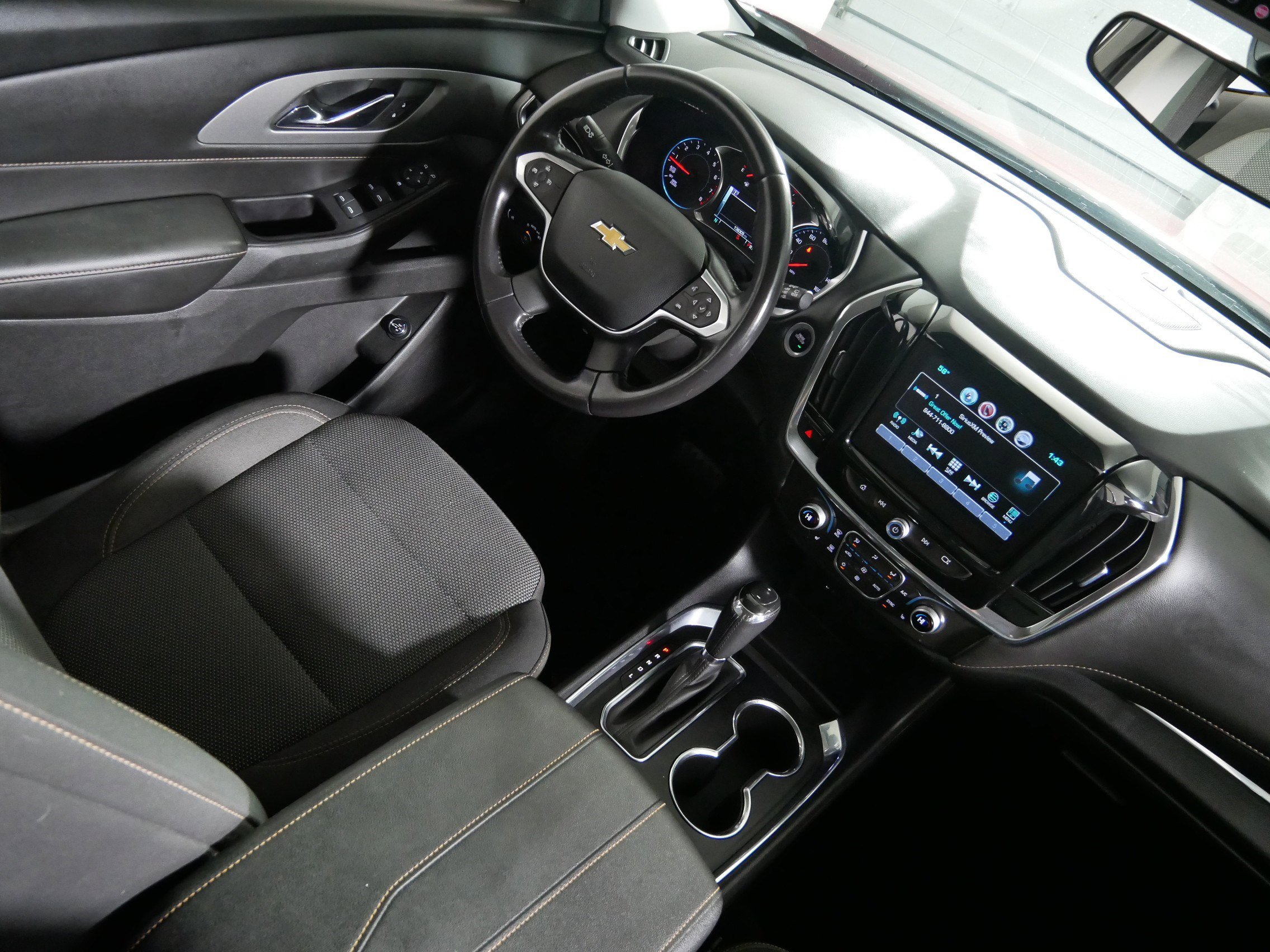 Used 2018 Chevrolet Traverse LT image 8