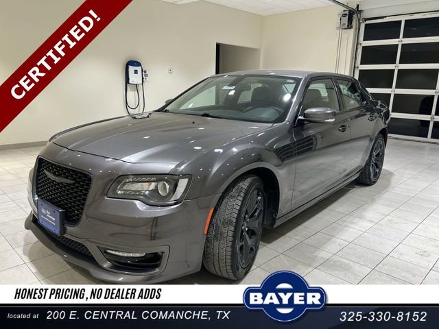 Used 2022 Chrysler 300 Touring L image 1