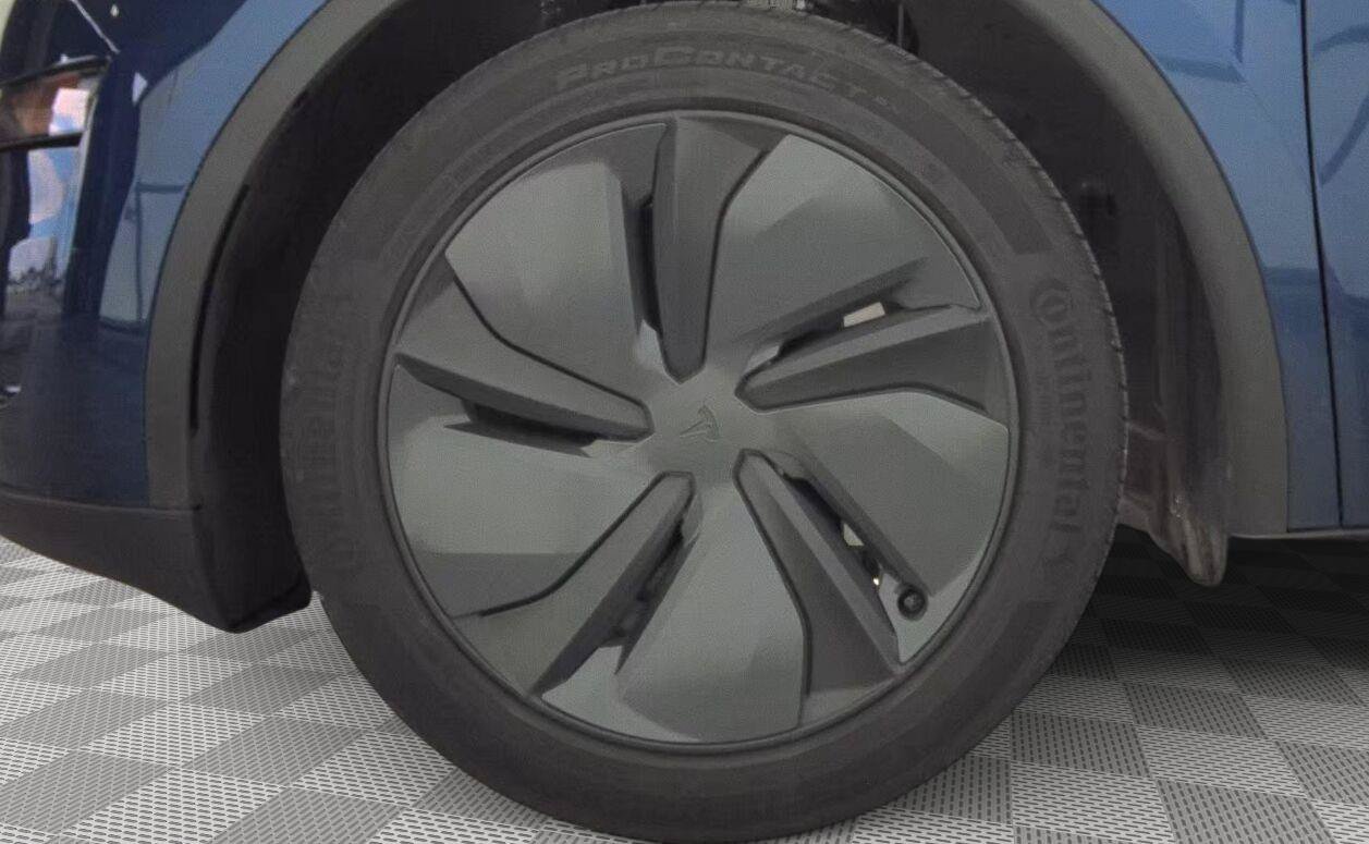 Used 2026 Tesla Model Y Long Range RWD image 15