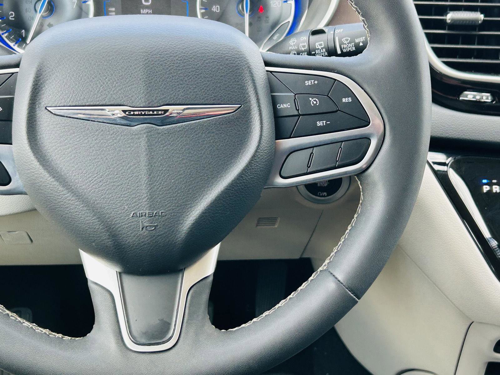 Used 2023 Chrysler Voyager LX image 15