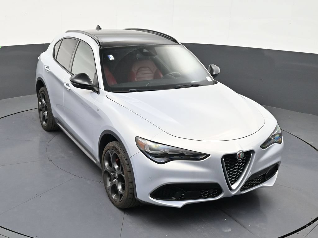 Used 2024 Alfa Romeo Stelvio Ti w/ Performance Driving Package AWD/4WD image 18