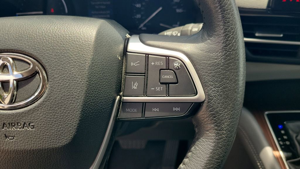 Certified 2024 Toyota Sienna XLE FWD image 22