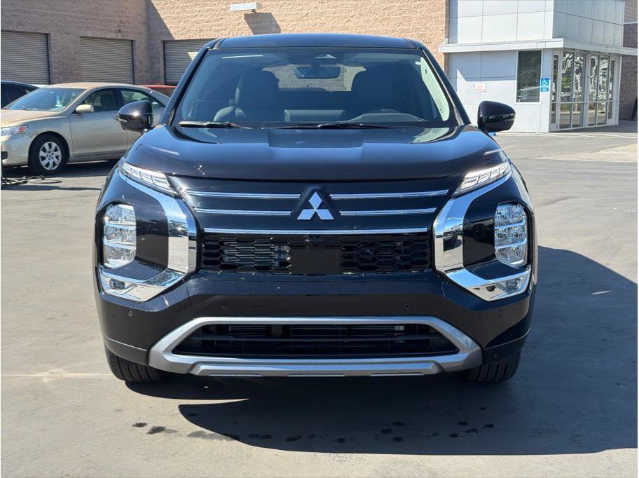 New 2026 Mitsubishi Outlander SE FWD image 2