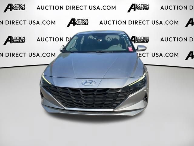 Used 2022 Hyundai Elantra SE w/ Cargo Package FWD image 2