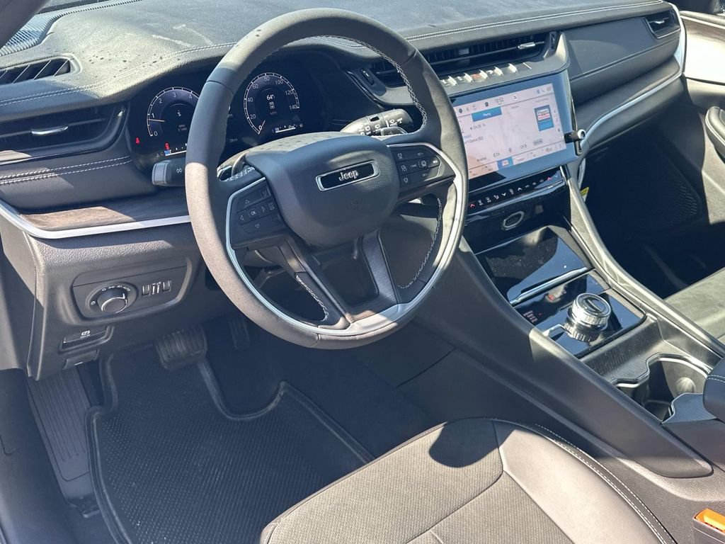 New 2026 Jeep Grand Cherokee Altitude AWD/4WD image 2