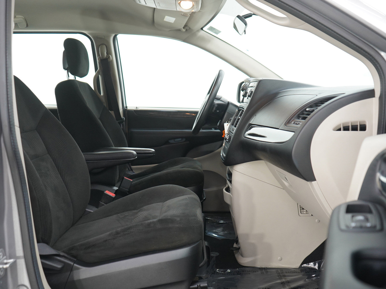 Used 2015 Dodge Grand Caravan American Value Package FWD image 11