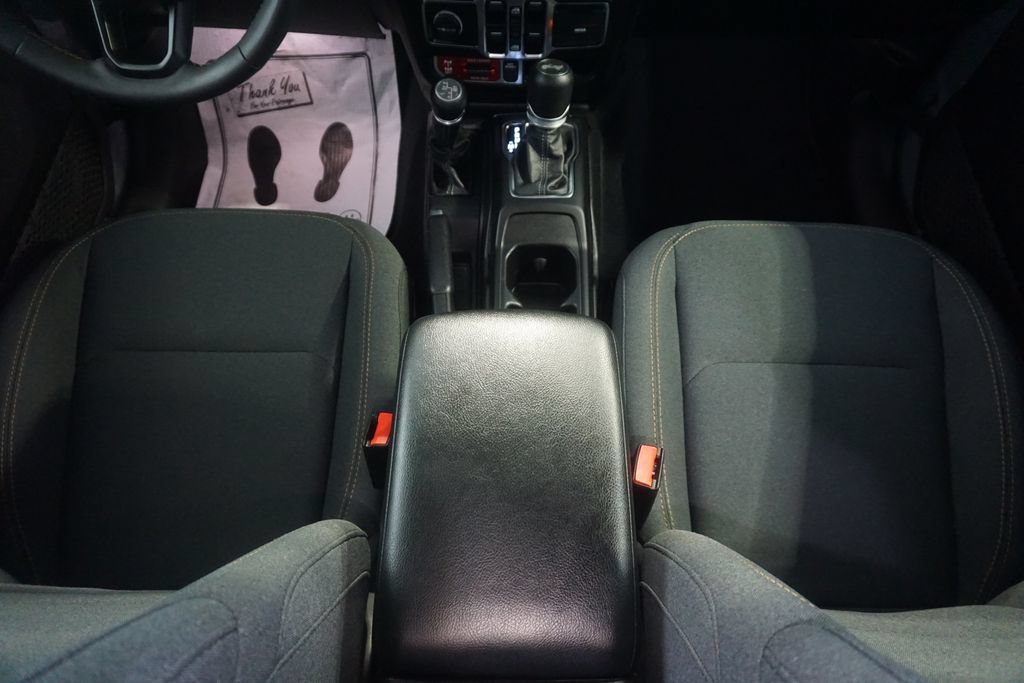 Used 2024 Jeep Wrangler Unlimited AWD/4WD image 29