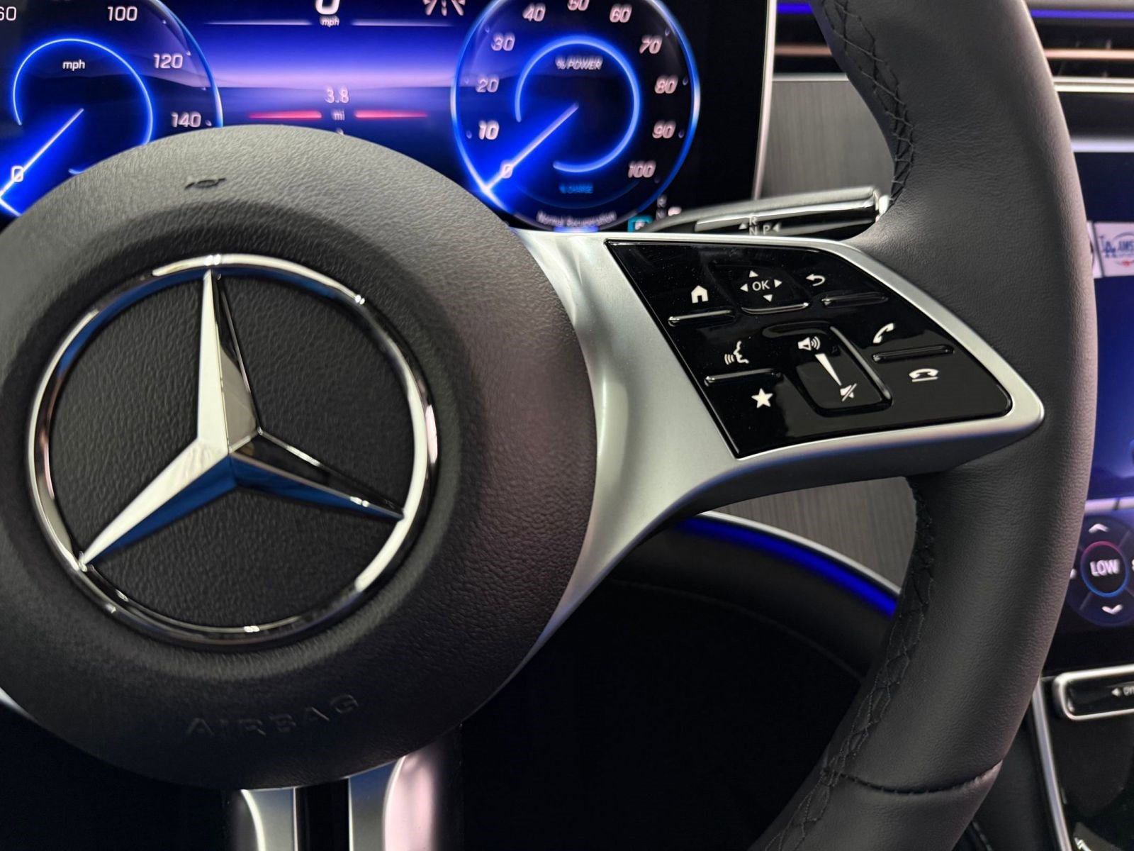 New 2026 Mercedes-Benz EQE 320 4MATIC SUV image 28