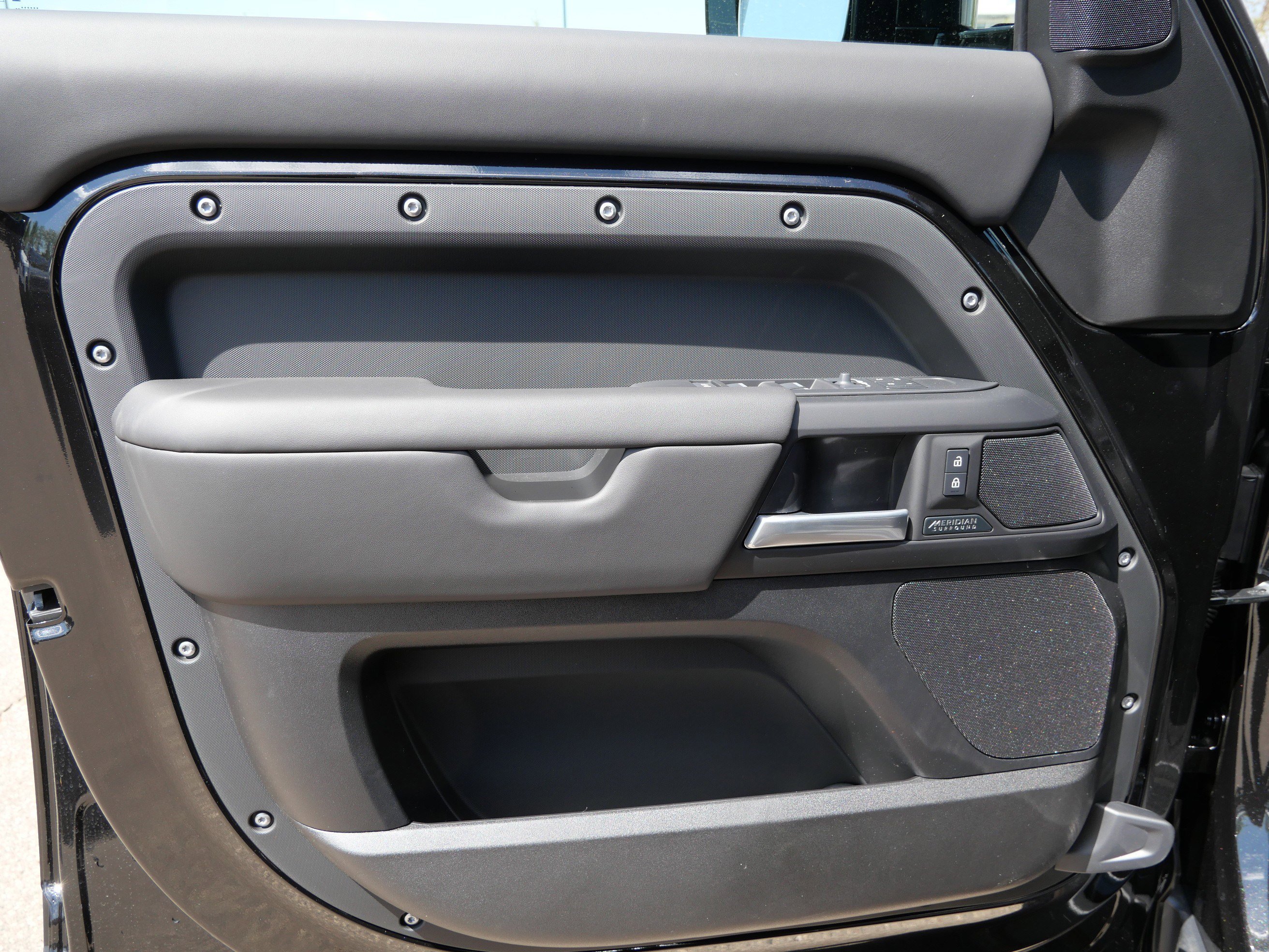 New 2026 Land Rover Defender 110 X-Dynamic SE AWD/4WD image 4