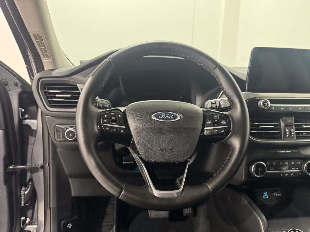 Used 2022 Ford Escape Titanium AWD/4WD image 4