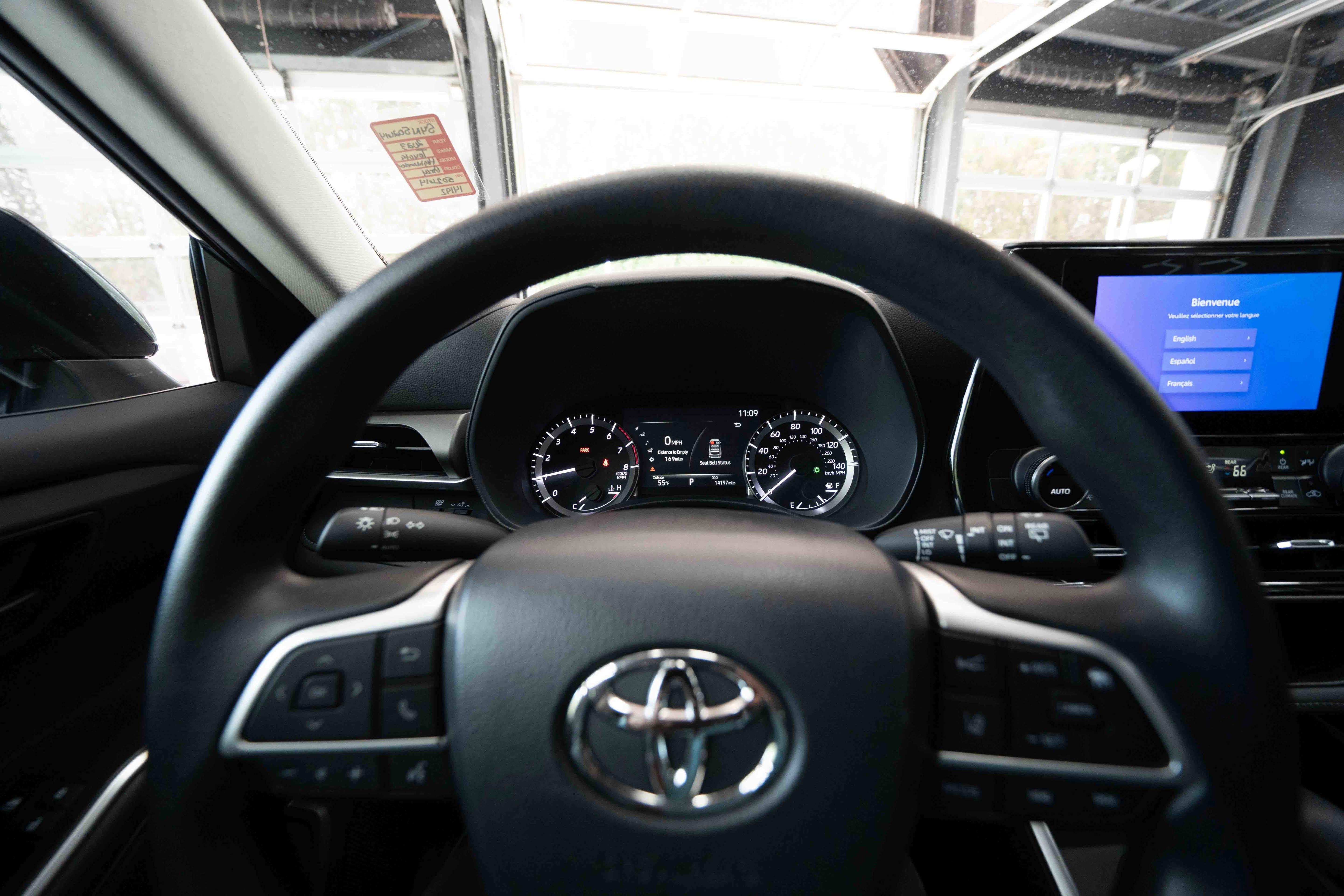 Used 2023 Toyota Highlander L image 15