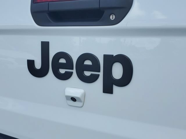 Certified 2023 Jeep Gladiator Sport AWD/4WD image 9