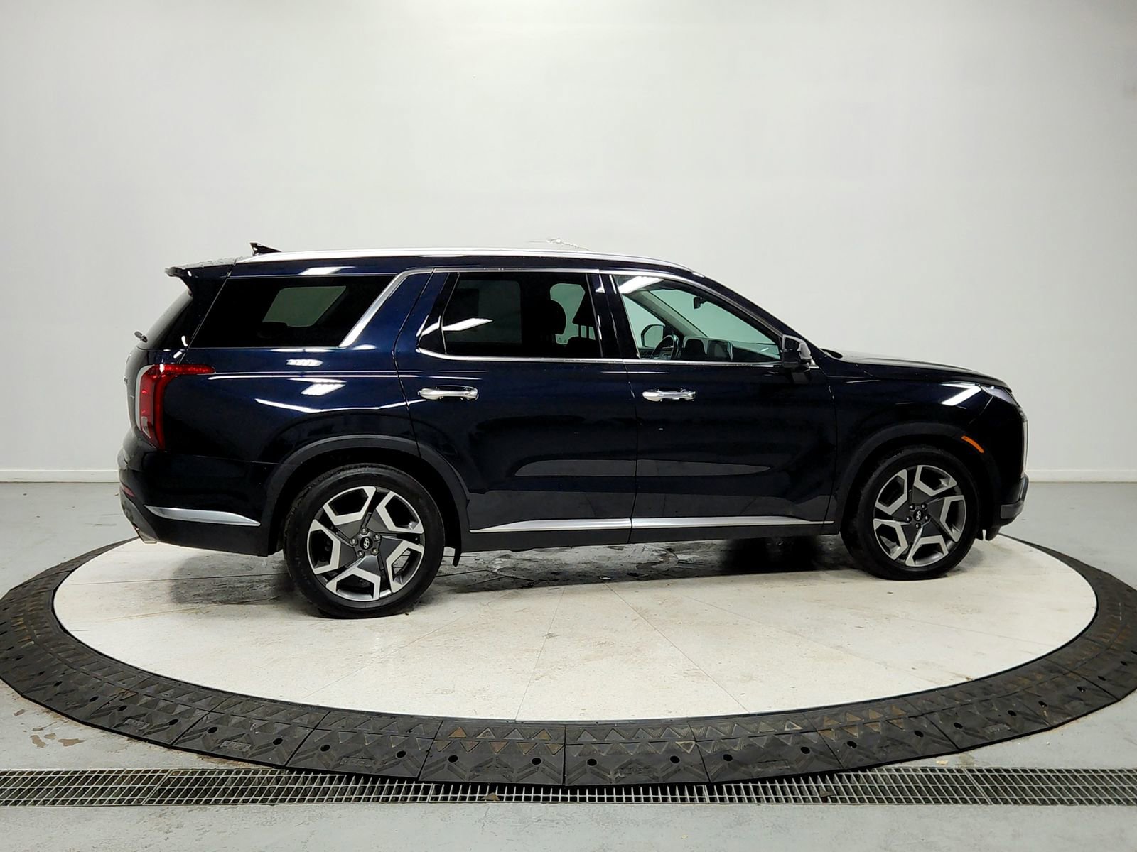 Used 2023 Hyundai Palisade Limited image 8