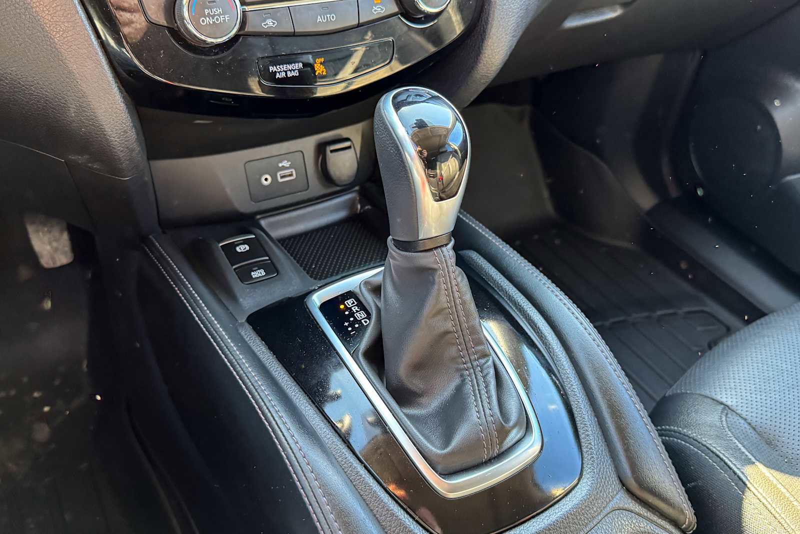 Used 2020 Nissan Rogue SL w/ Premium Package image 20