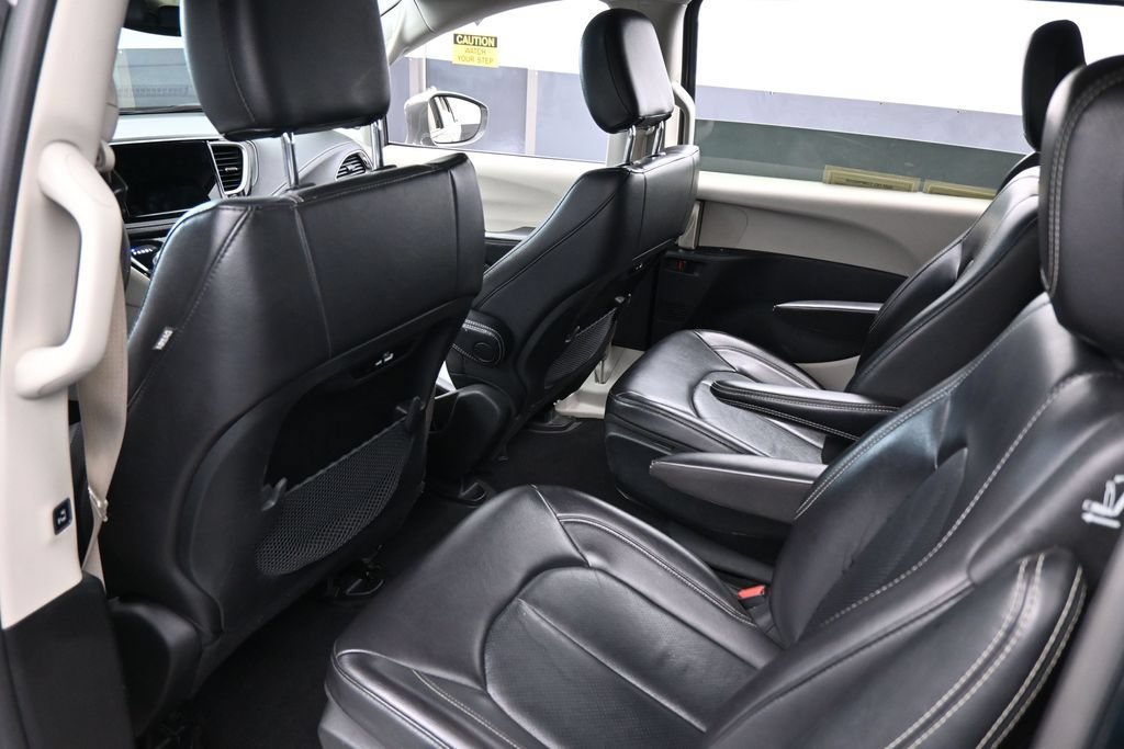Used 2022 Chrysler Pacifica Touring-L FWD image 37