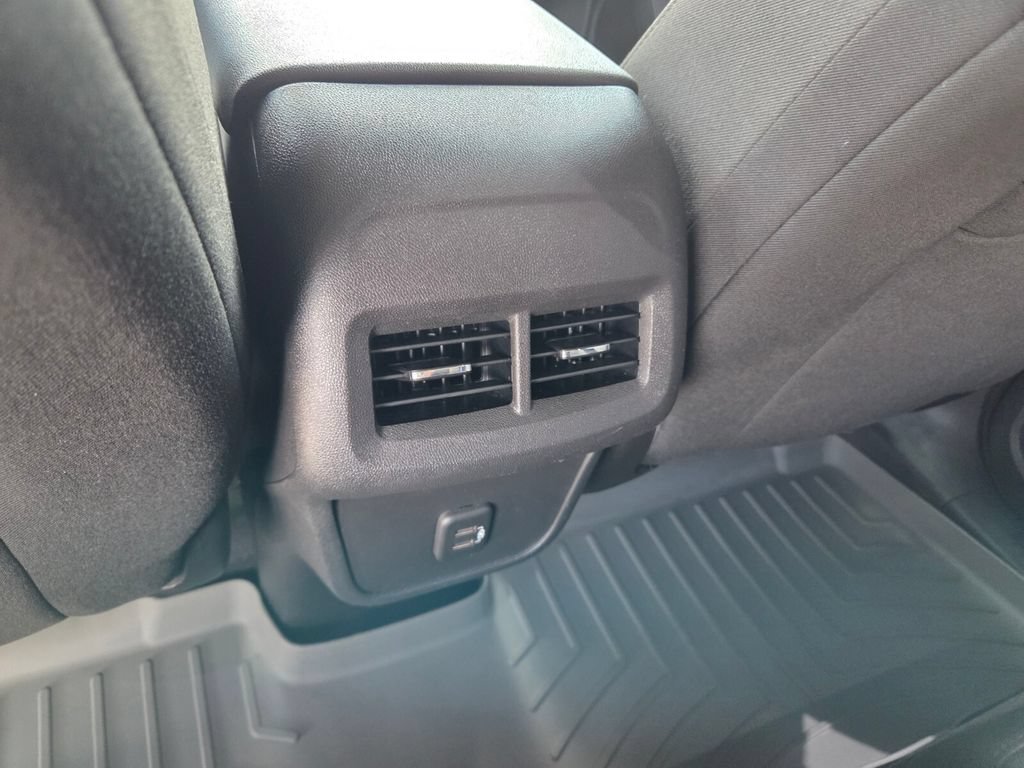 Used 2021 Chevrolet Equinox LS w/ LS Convenience Package FWD image 8