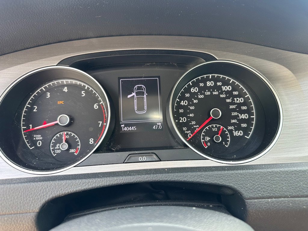 Used 2017 Volkswagen Golf SE image 18