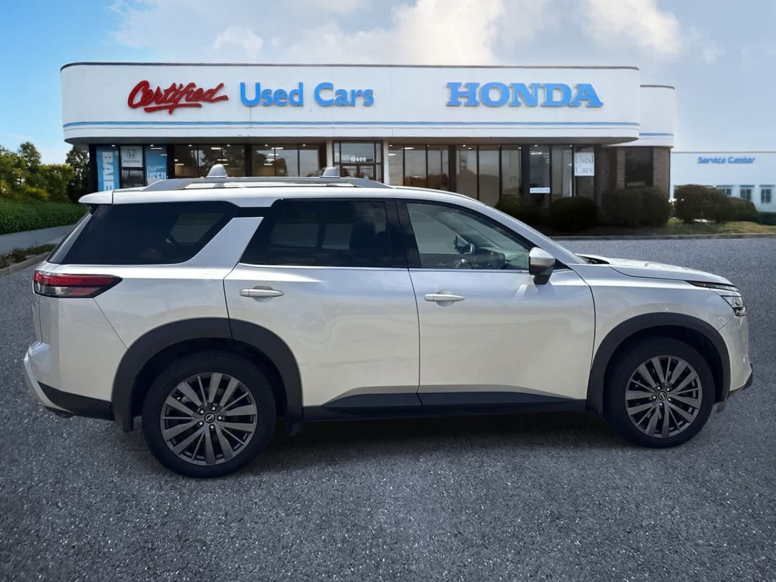 Used 2022 Nissan Pathfinder SL w/ SL Premium Package AWD/4WD image 6