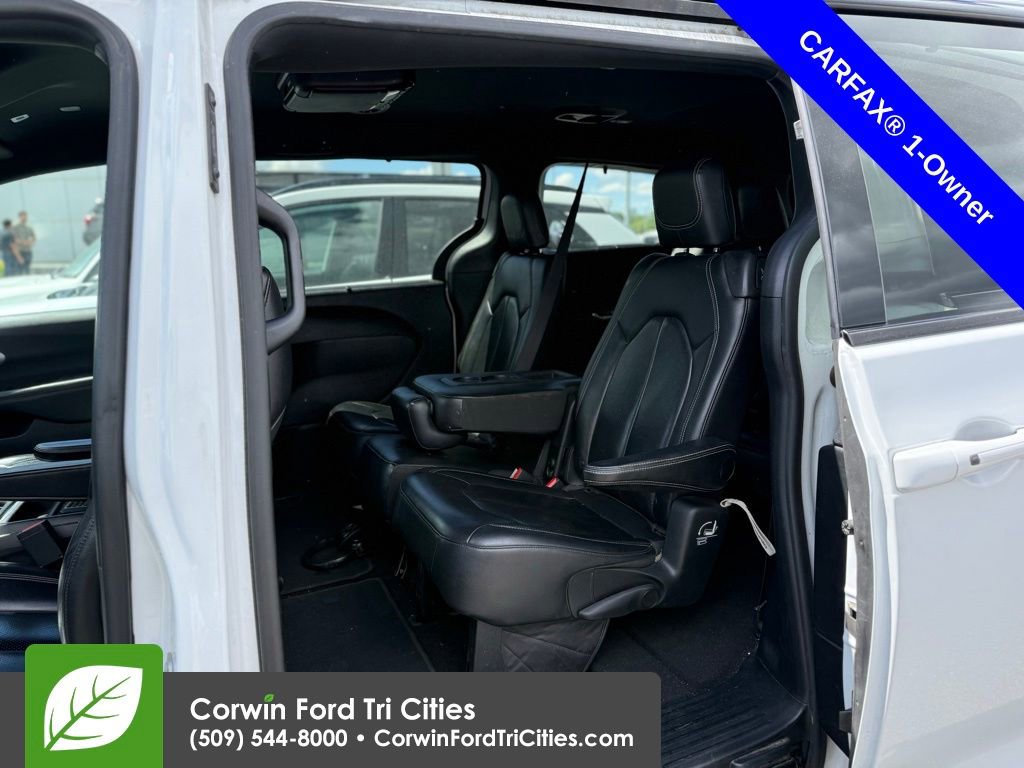 Used 2018 Chrysler Pacifica Touring-L FWD image 14