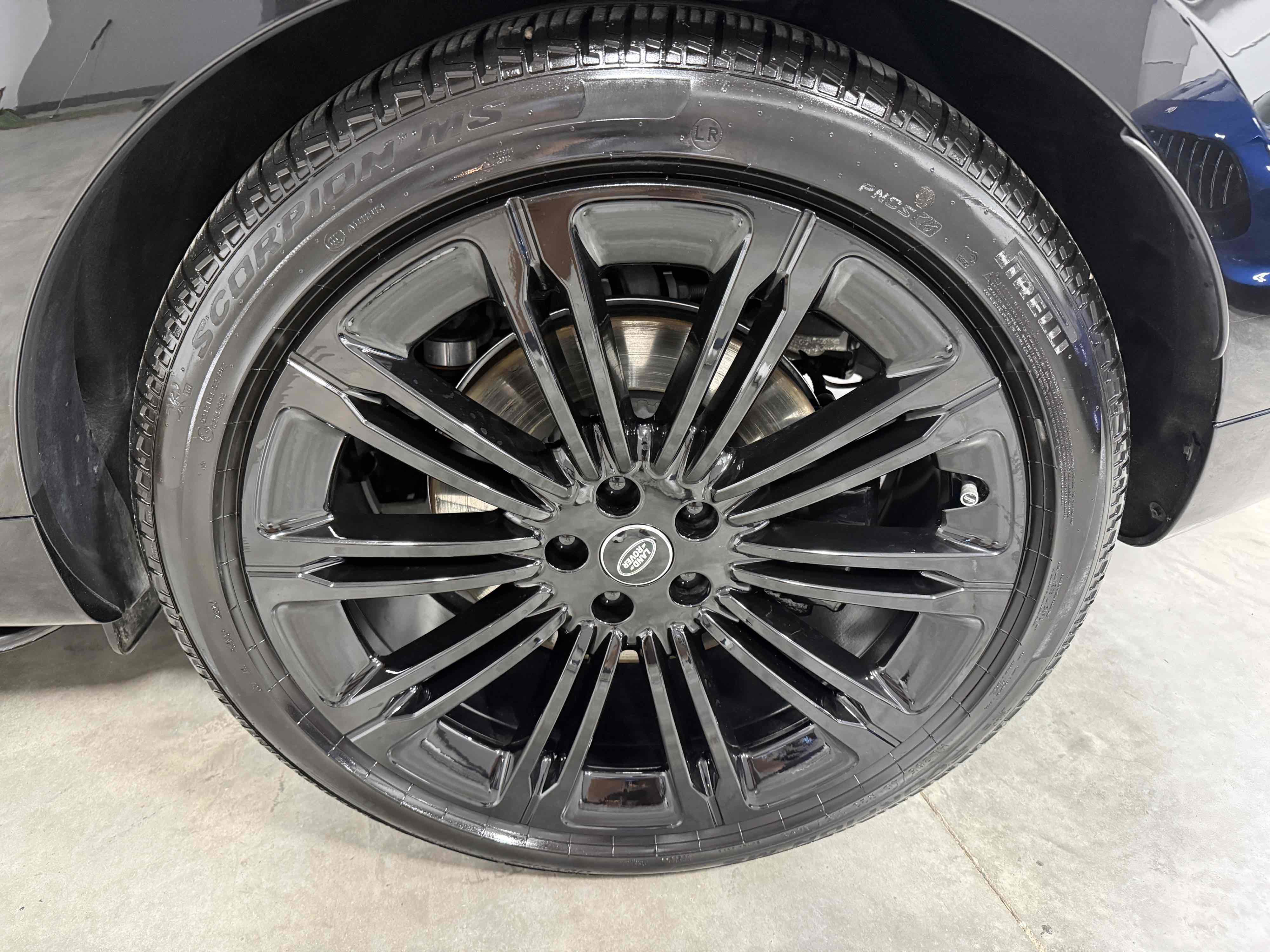 Used 2025 Land Rover Range Rover Long Wheelbase Autobiography image 25