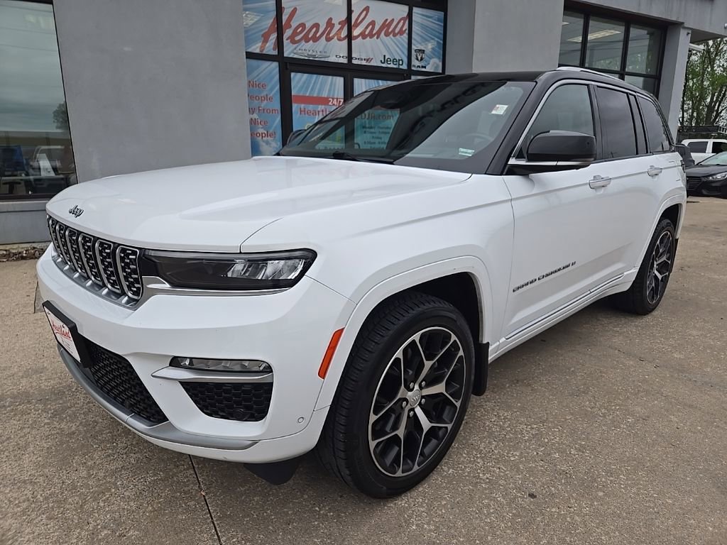 Used 2022 Jeep Grand Cherokee Summit AWD/4WD image 2